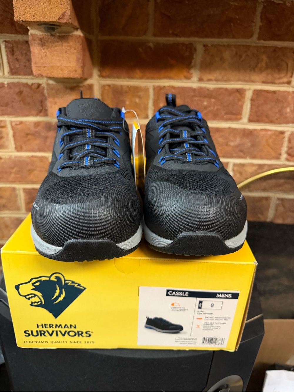 Cassle Men's Black with Blue Accent Work Shoes